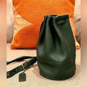 BOTTLE GREEN VINTAGE COACH BIXBY SLING, #9984